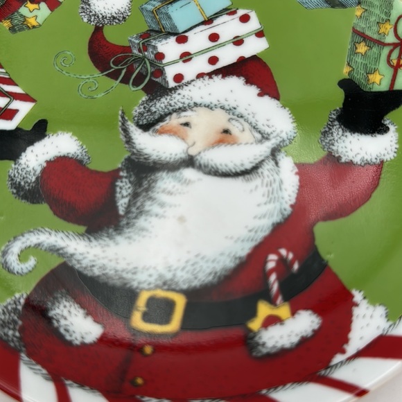 Design by Design Peppermint Santa Plates by Ingrid -set of 4 - Picture 11 of 16